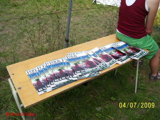 010  Lavice ze kter  jsem zvysoka spadl na pozad     